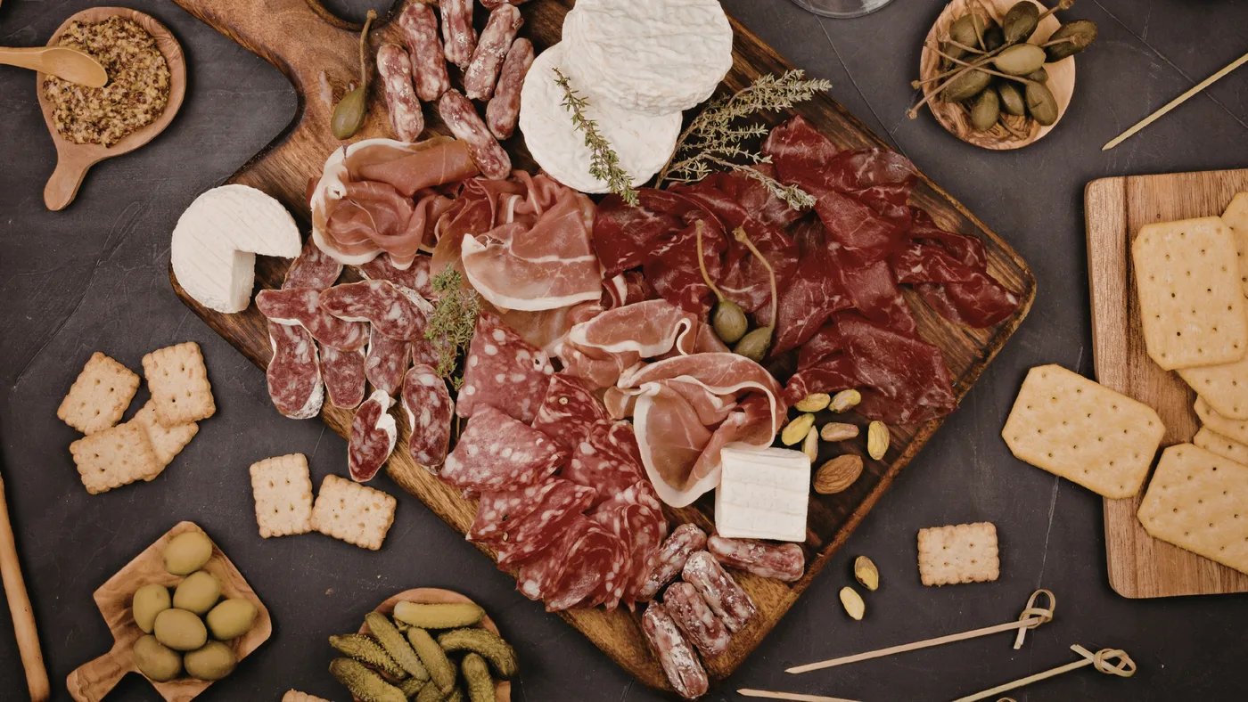 Charcuterie corse — coppa, lonzo, figatellu, jambon, panzetta